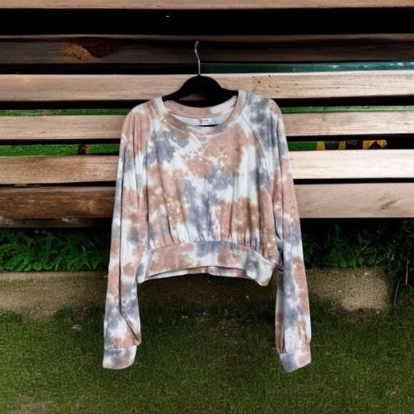 Flirtitude Active Tie Dye Pullover Crop Top Long Sleeves Reverse Seam Detail New - Picture 1 of 16